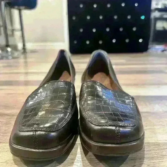 A2 size 9 Pre-owned worn few times - Picture 2 of 4